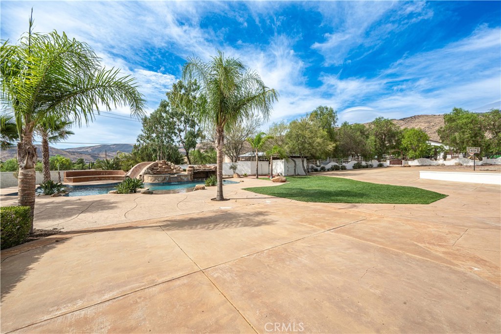 main property photo 40