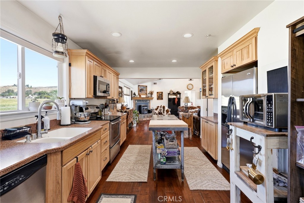 main property photo 10