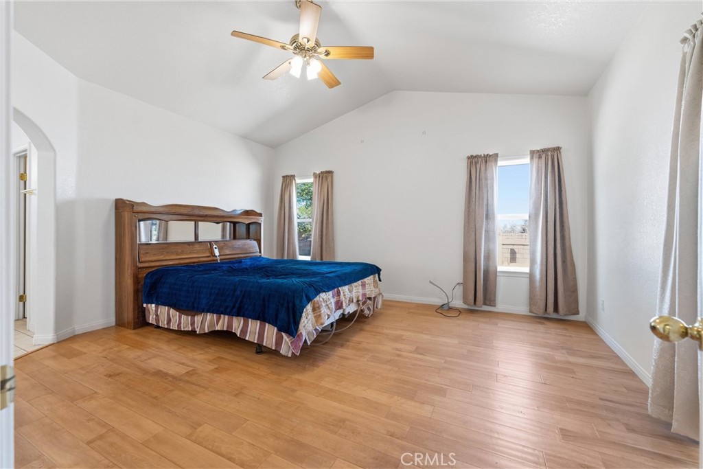 main property photo 13