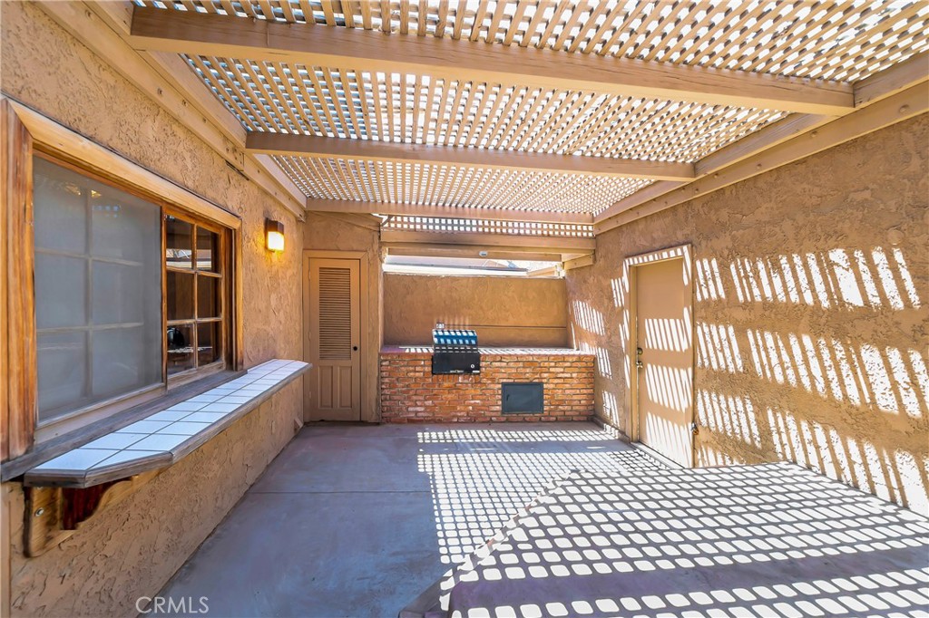main property photo 28