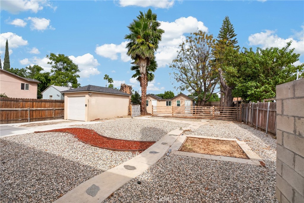 main property photo 29