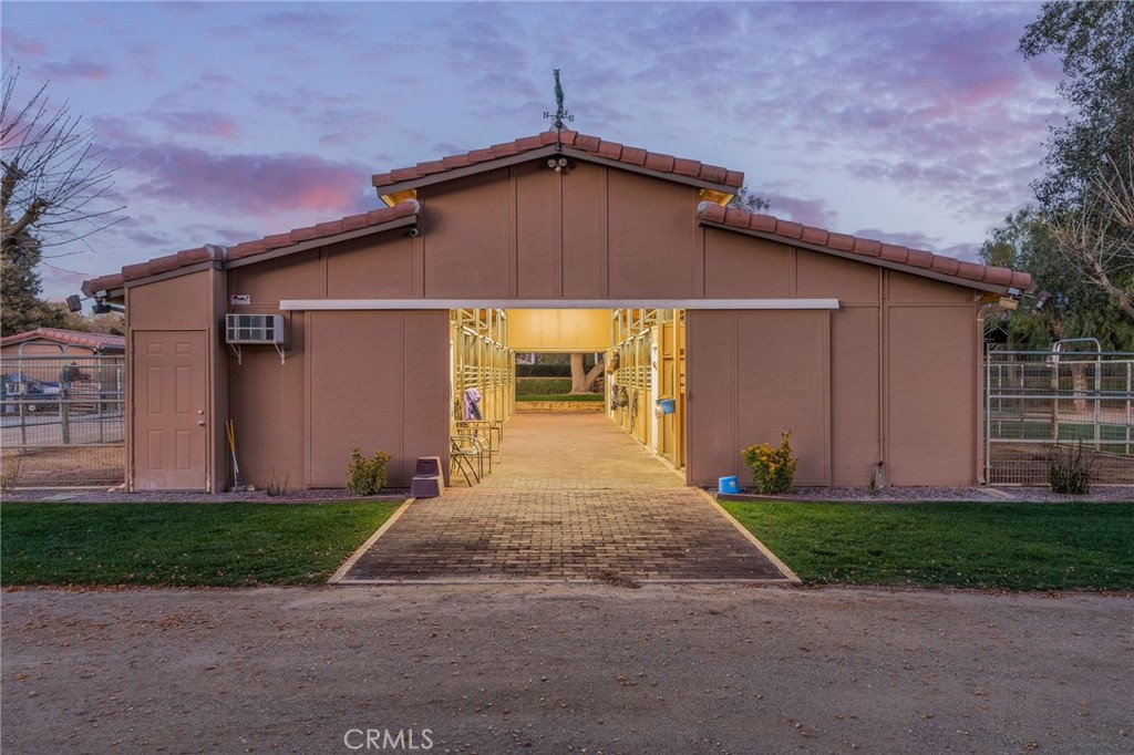 main property photo 28