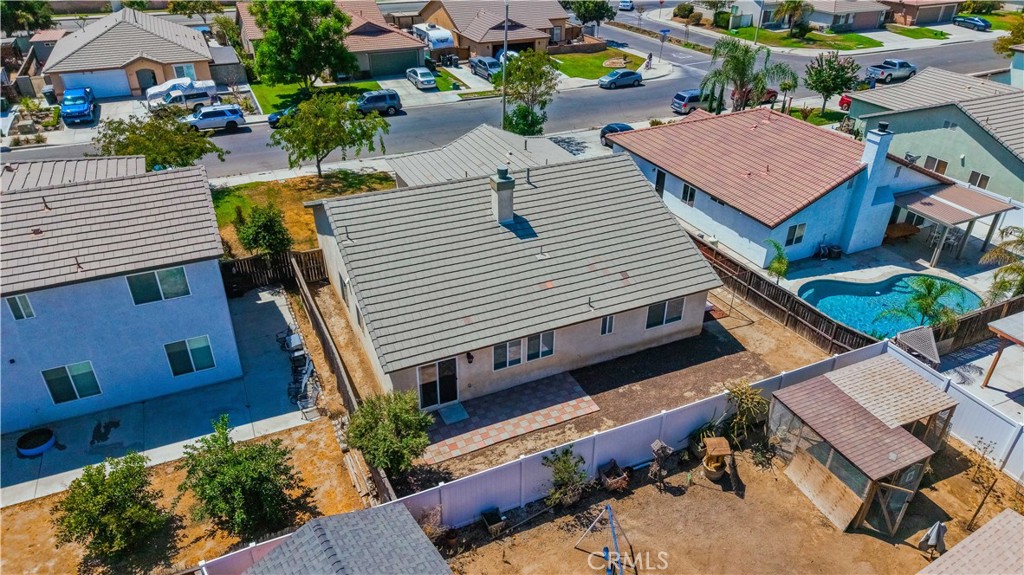 main property photo 30