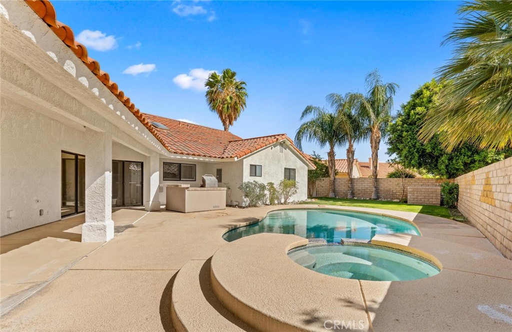 main property photo 11