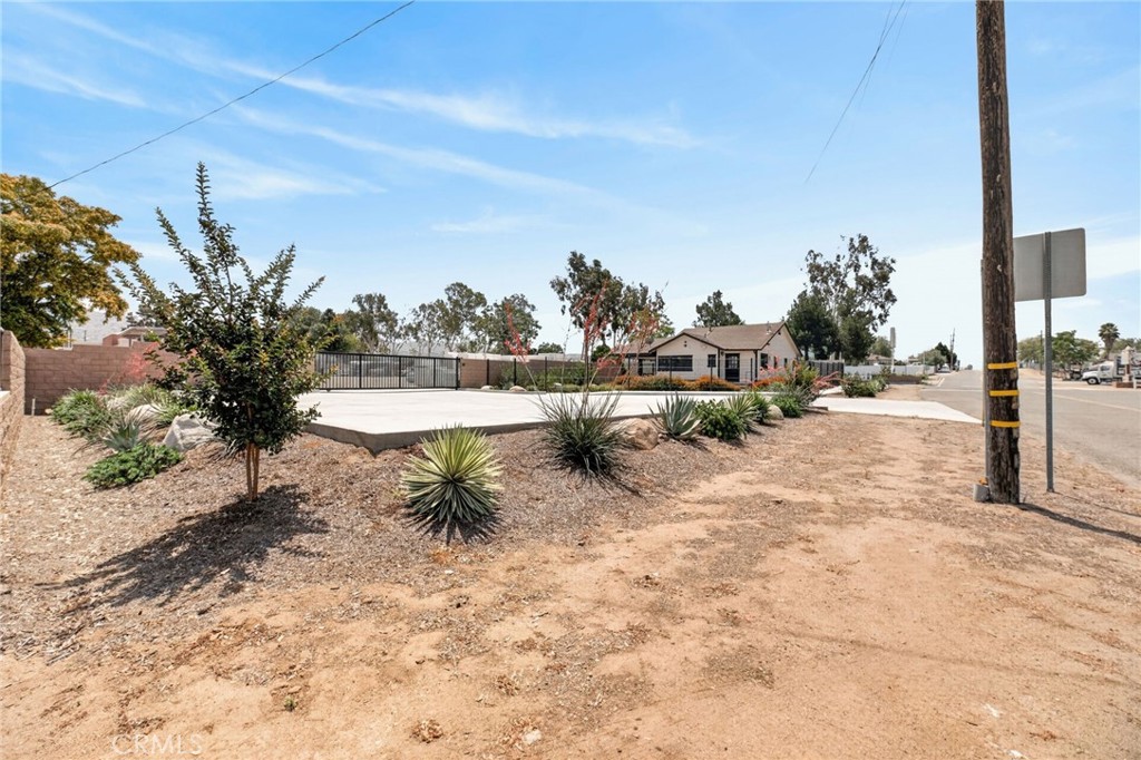 main property photo 40