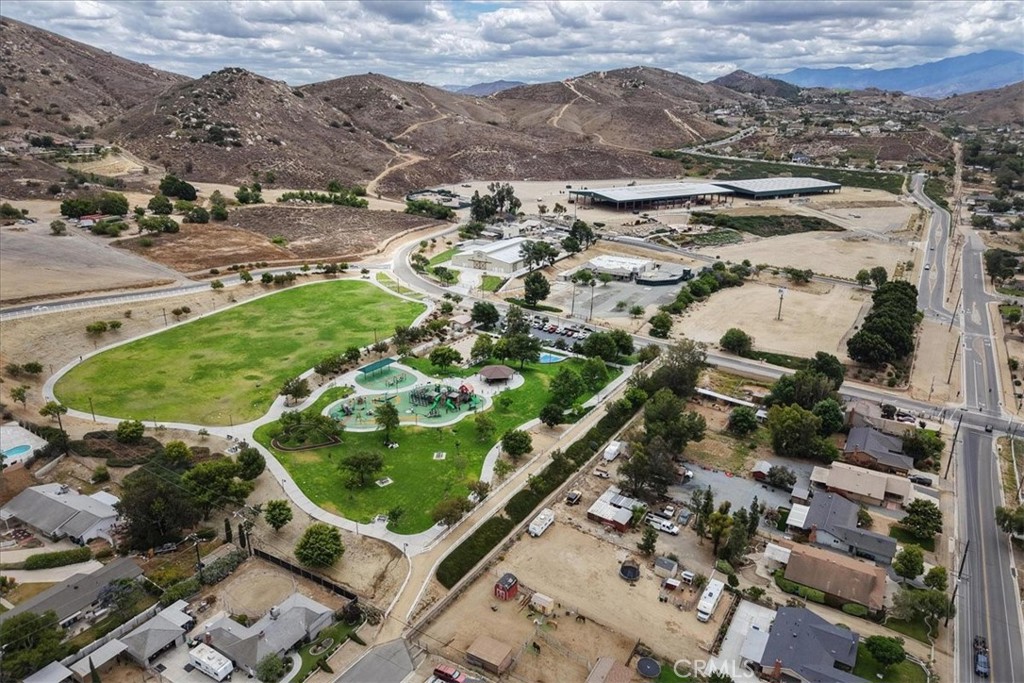 main property photo 37
