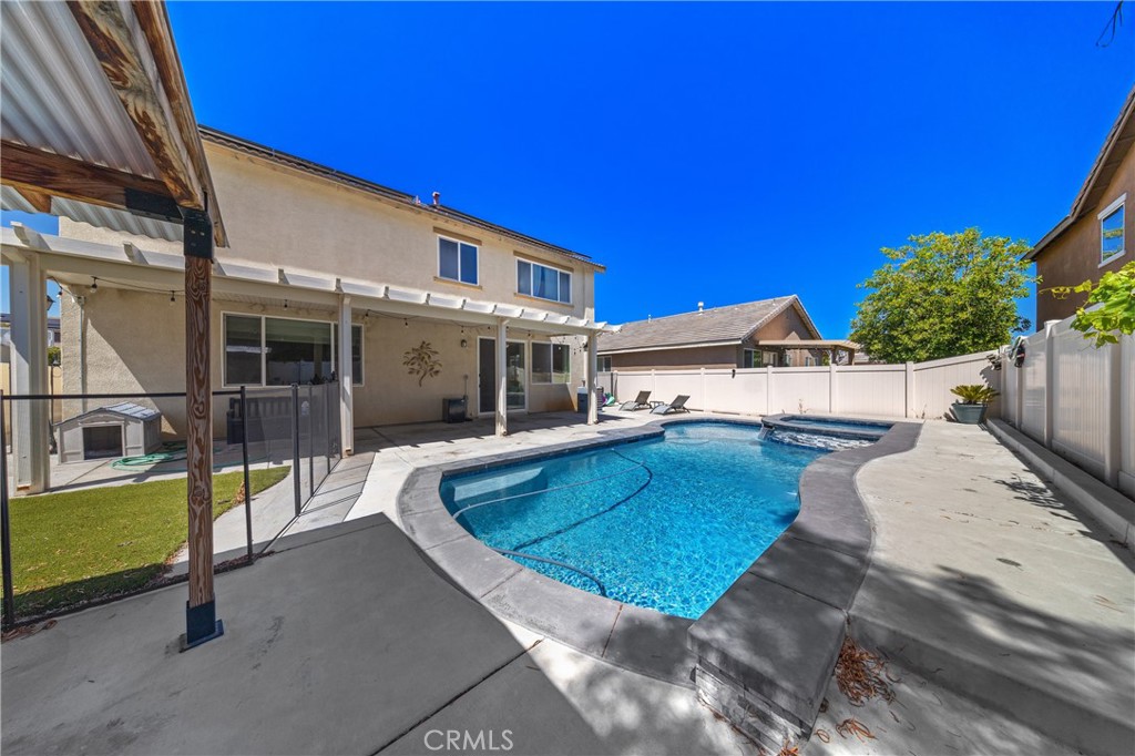 main property photo 14