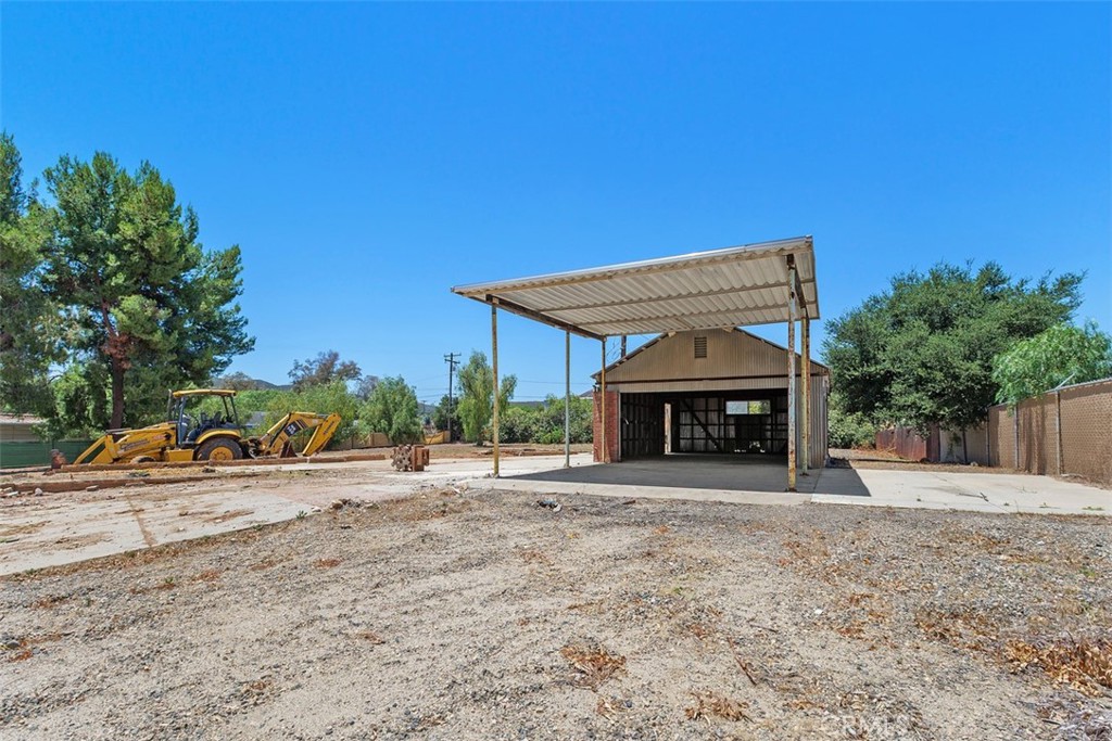main property photo 13