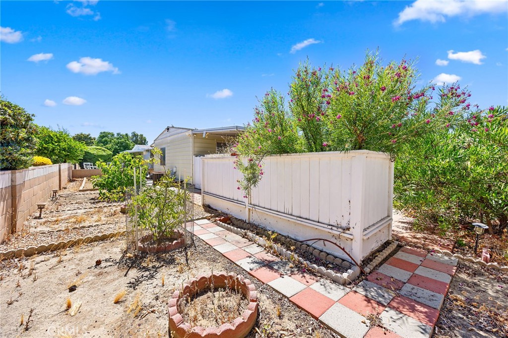main property photo 28