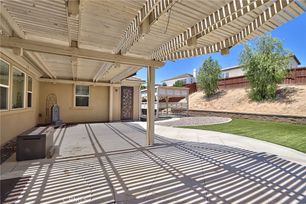 main property photo 28