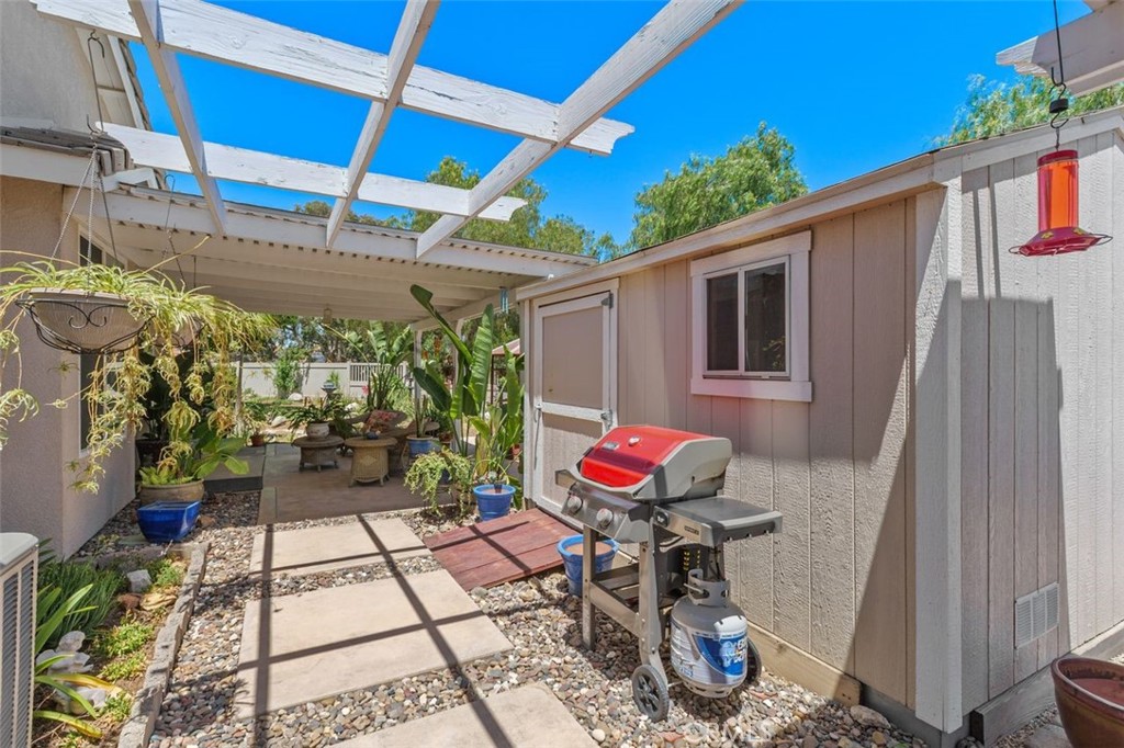 main property photo 28