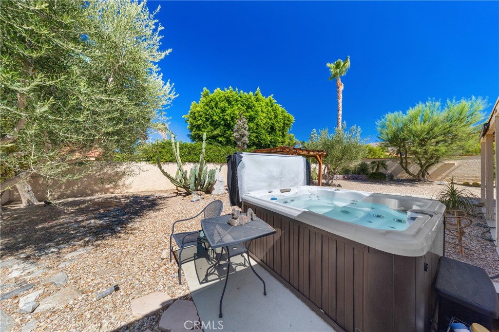 main property photo 28