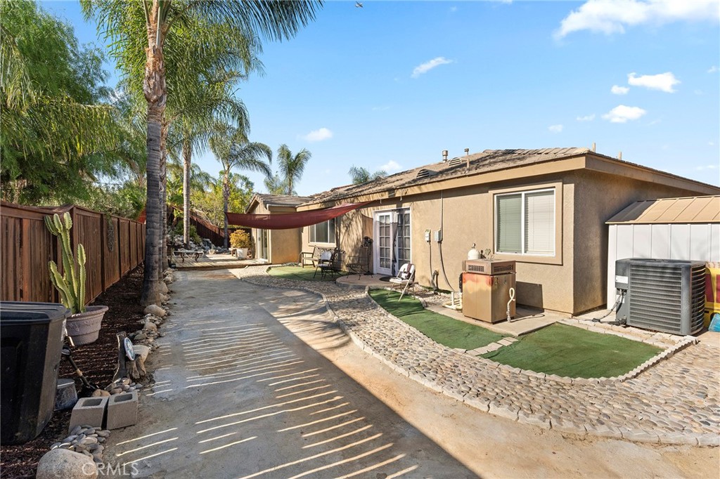 main property photo 28