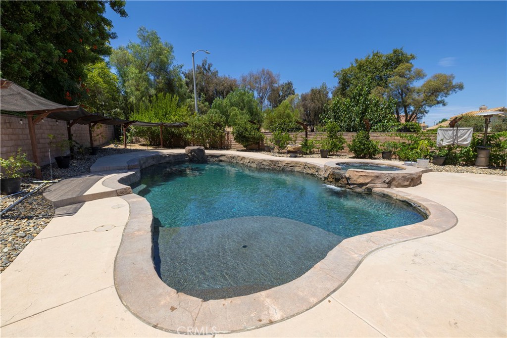 main property photo 18