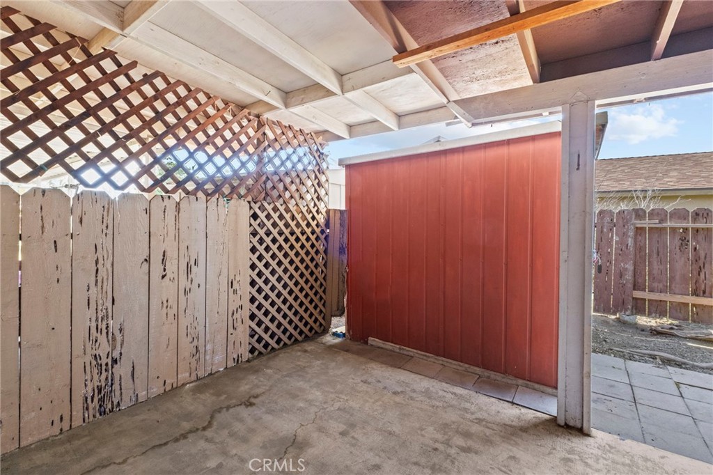 main property photo 28