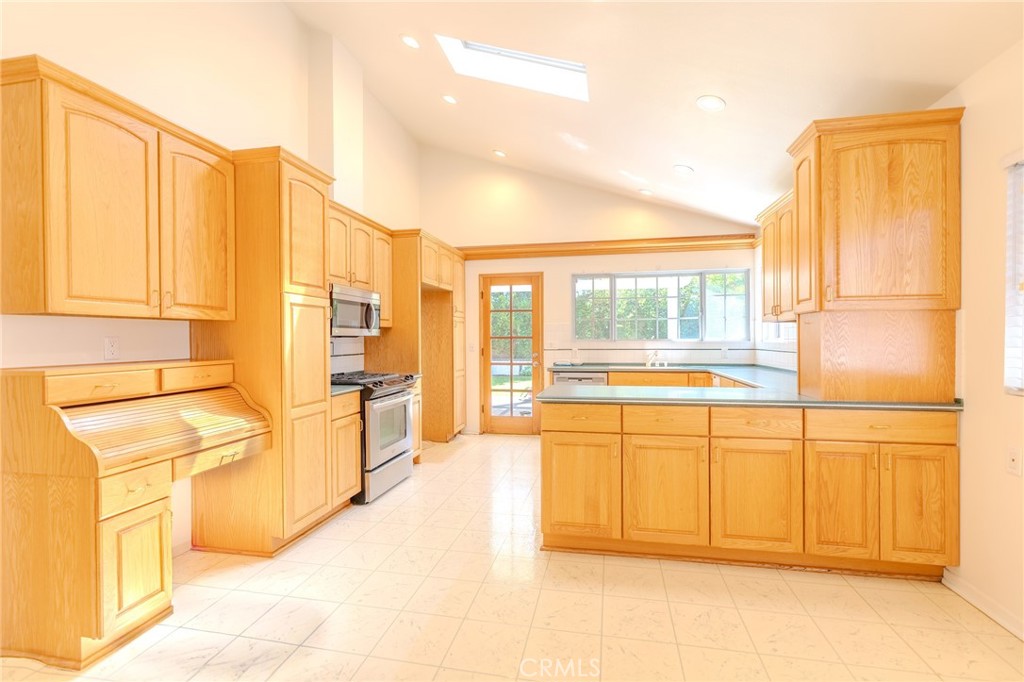 main property photo 28