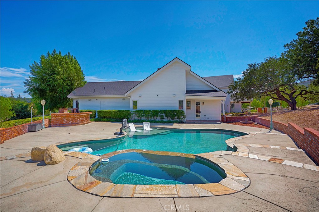 main property photo 50