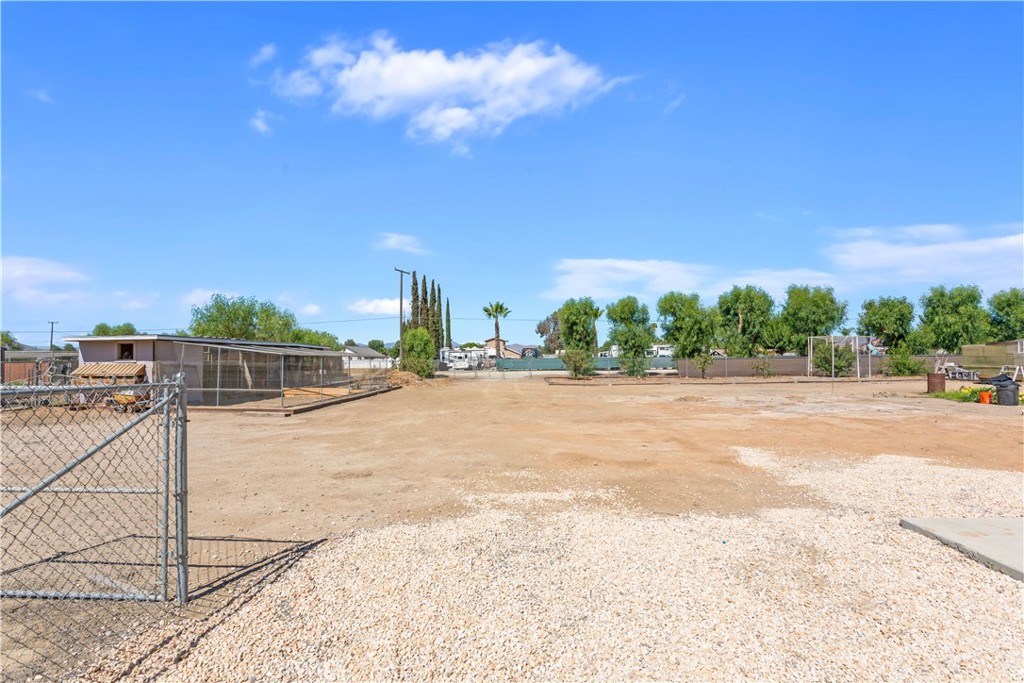 main property photo 25