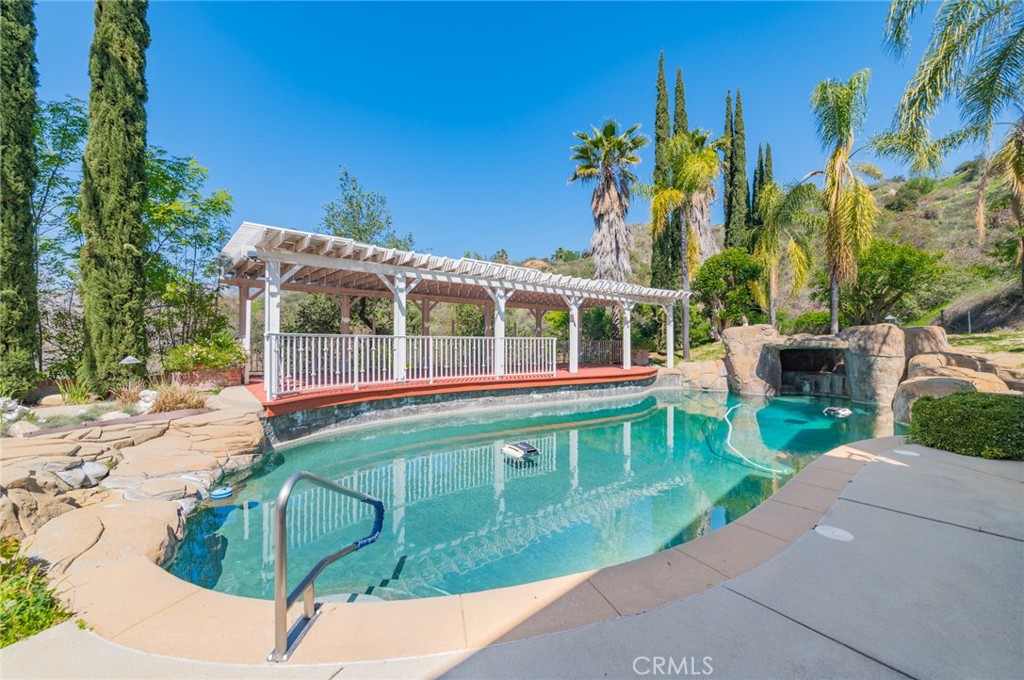 main property photo 32