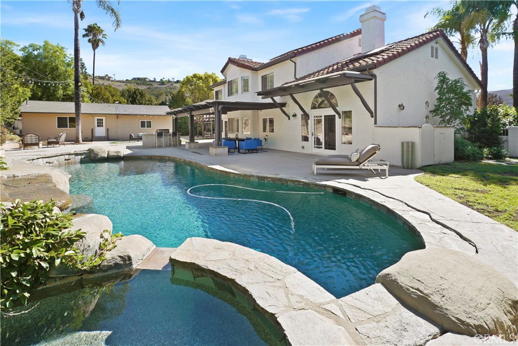main property photo 25