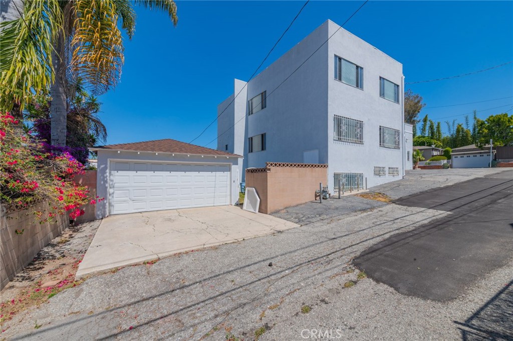 main property photo 28