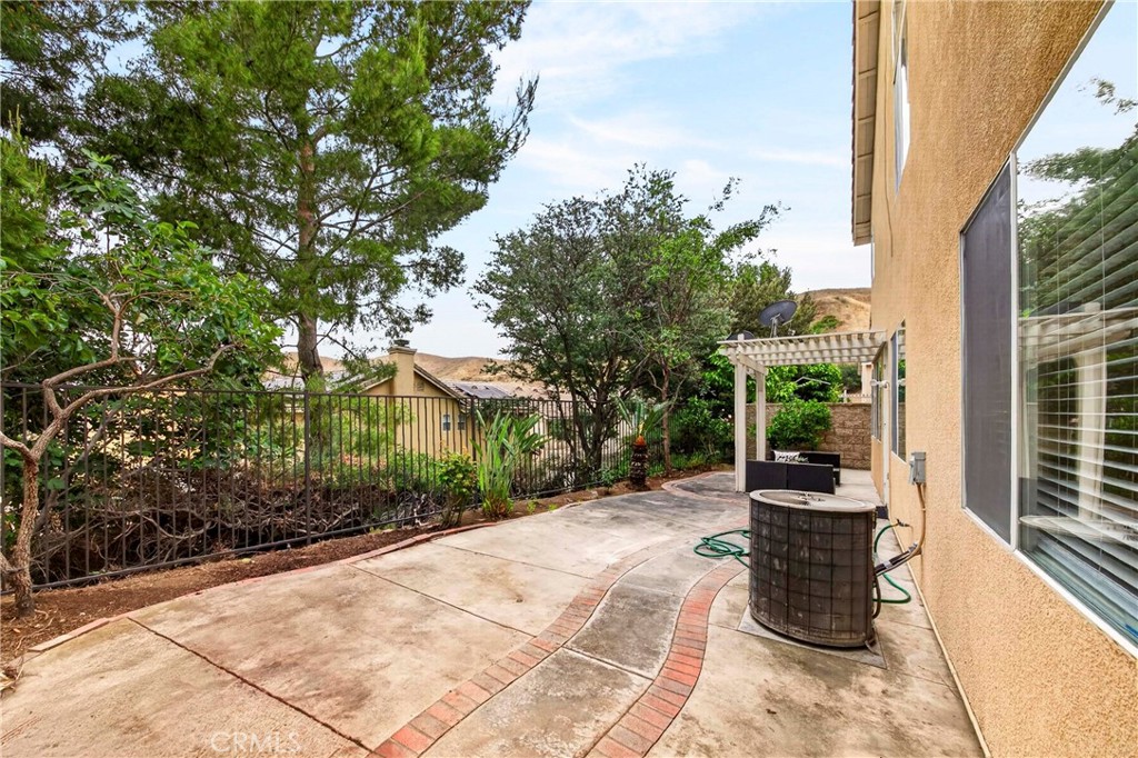 main property photo 28