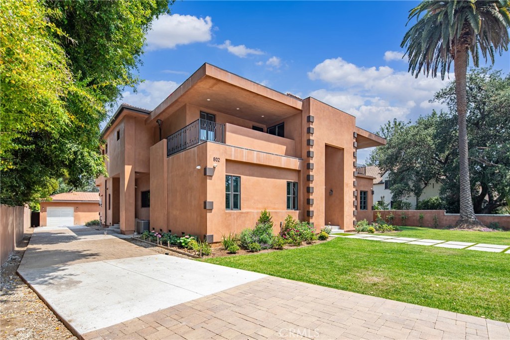 main property photo 6