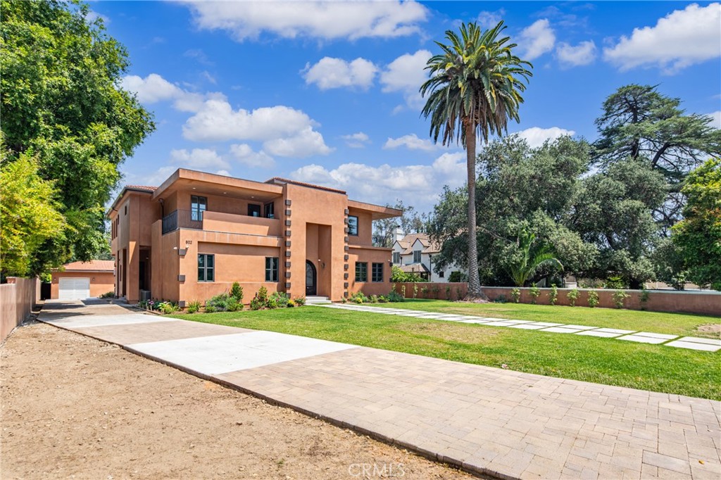 main property photo 8