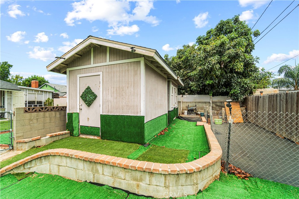 main property photo 28