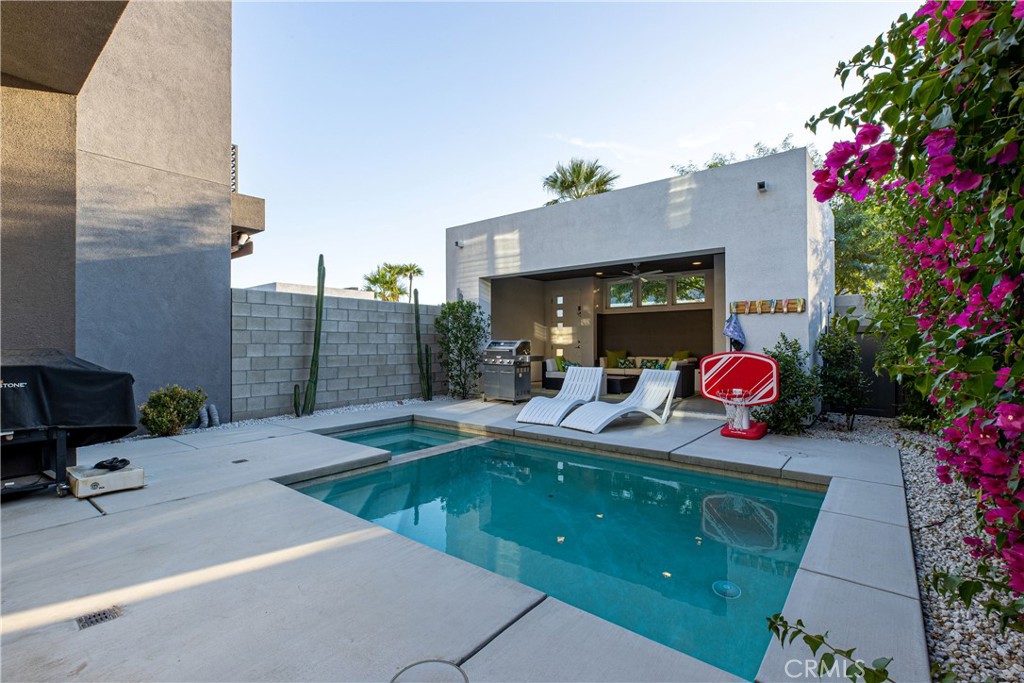main property photo 17