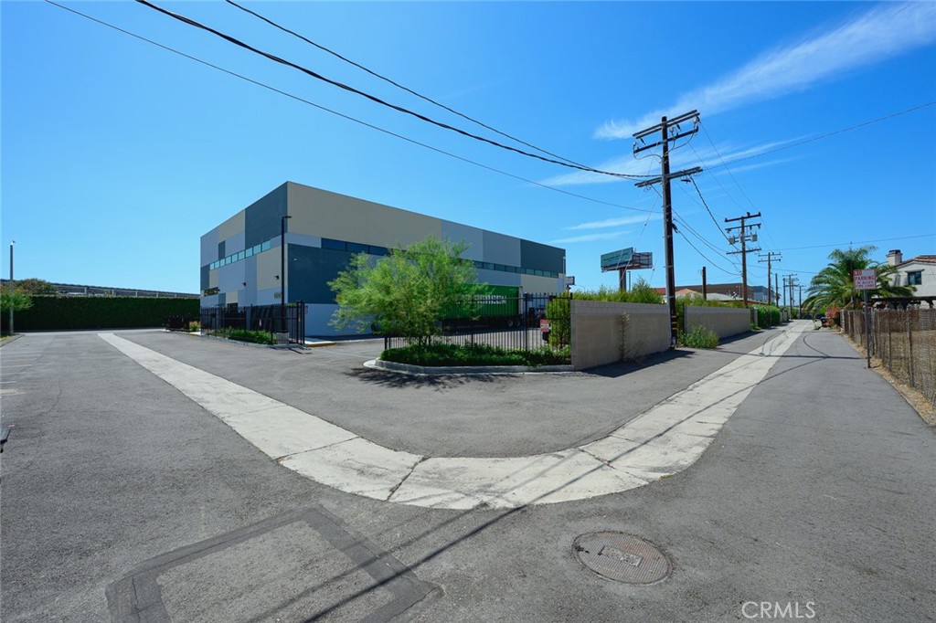 main property photo 30