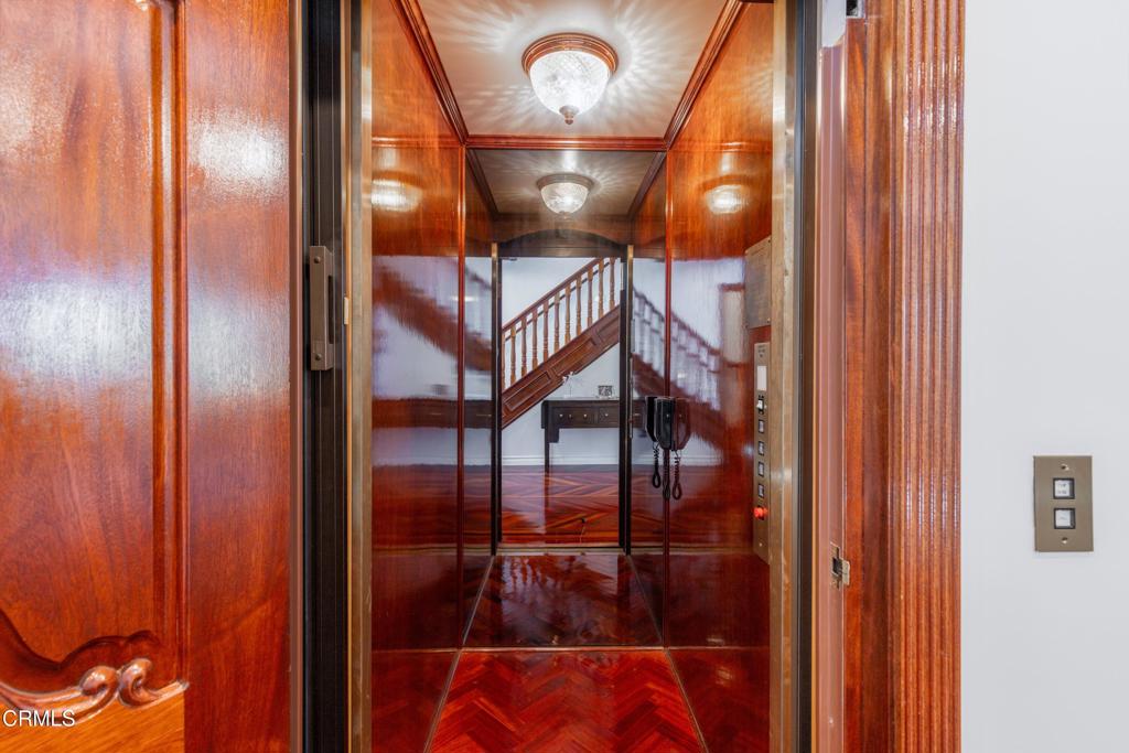 main property photo 11