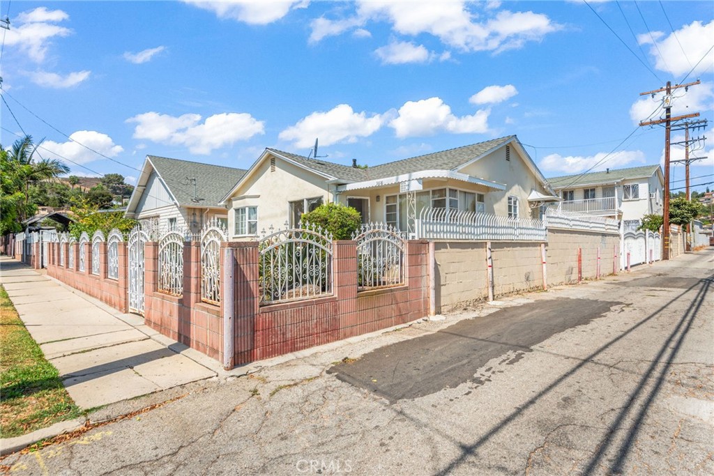 main property photo 9
