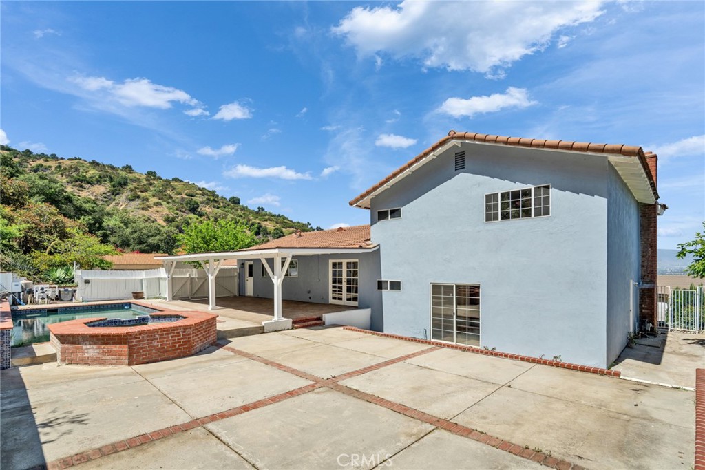 main property photo 7