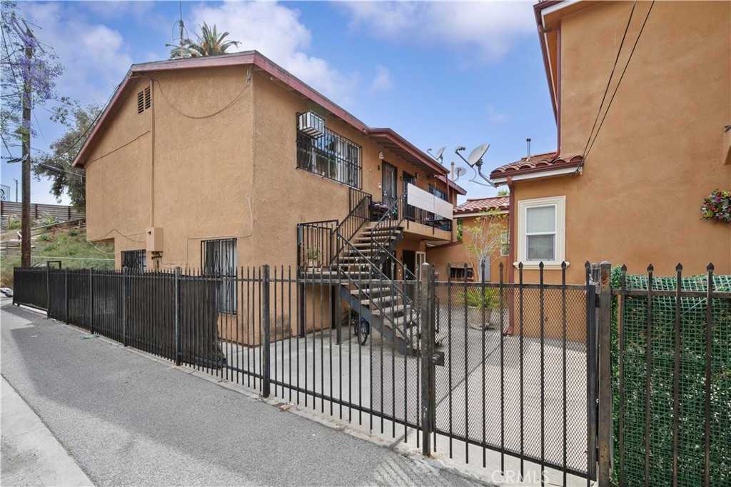 main property photo 28
