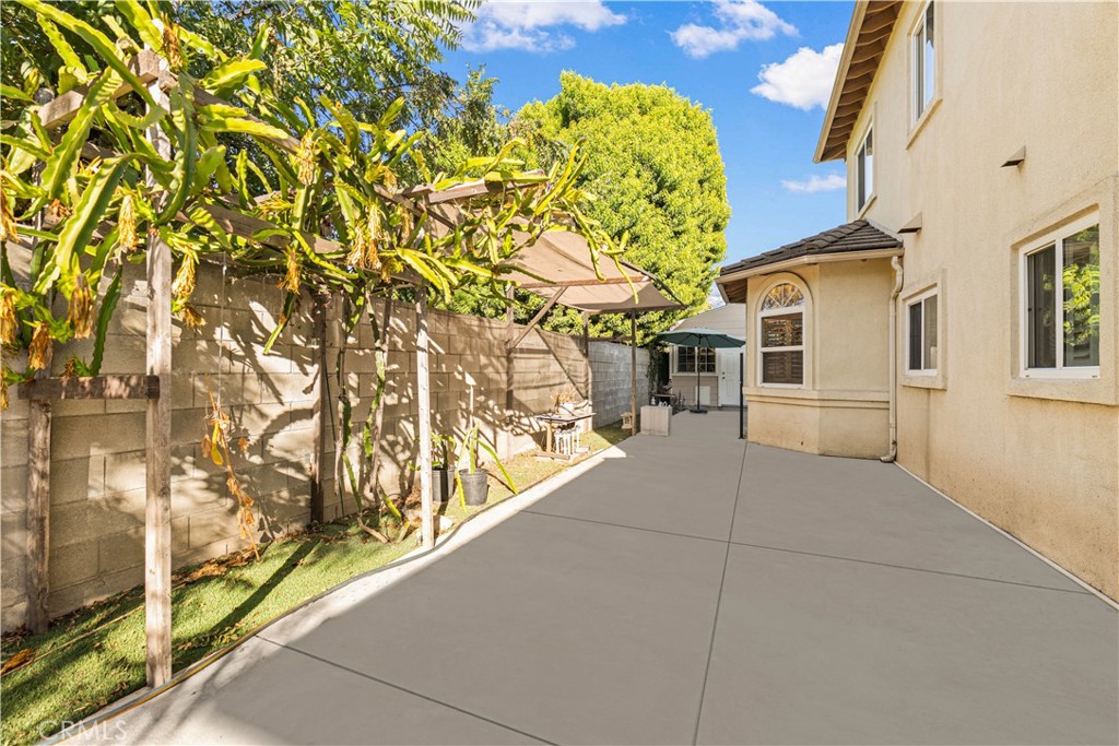 main property photo 40