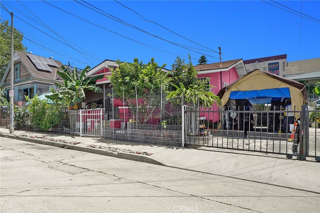 main property photo 28