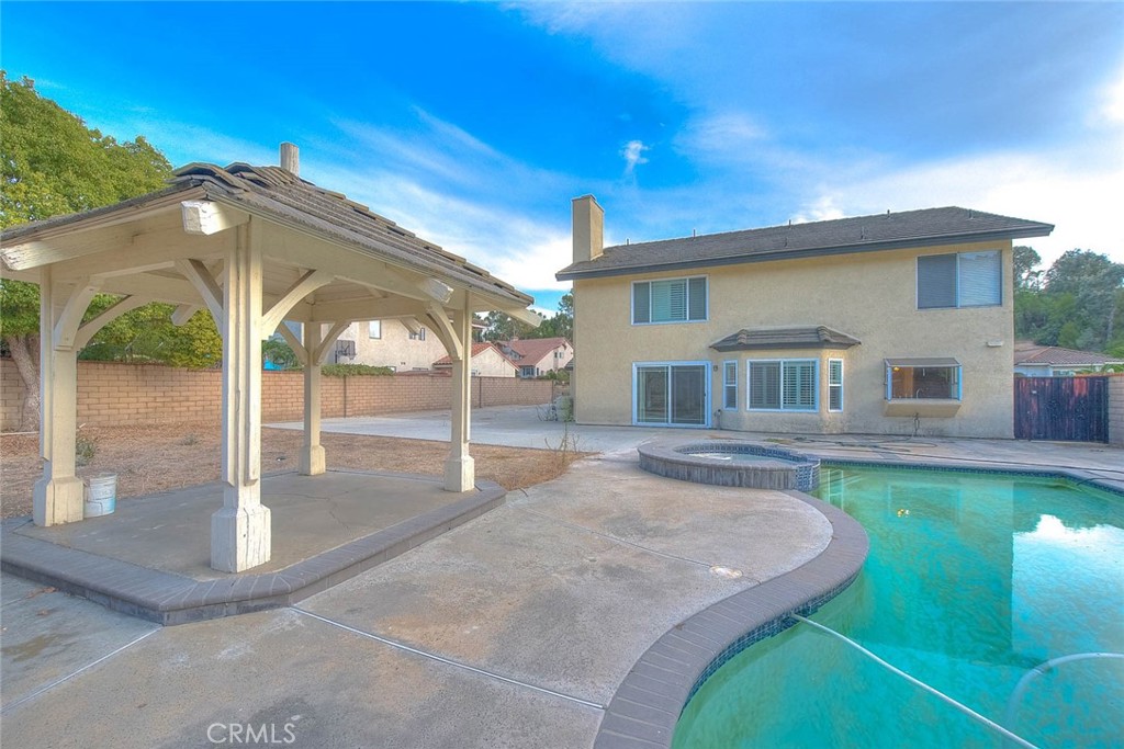 main property photo 12