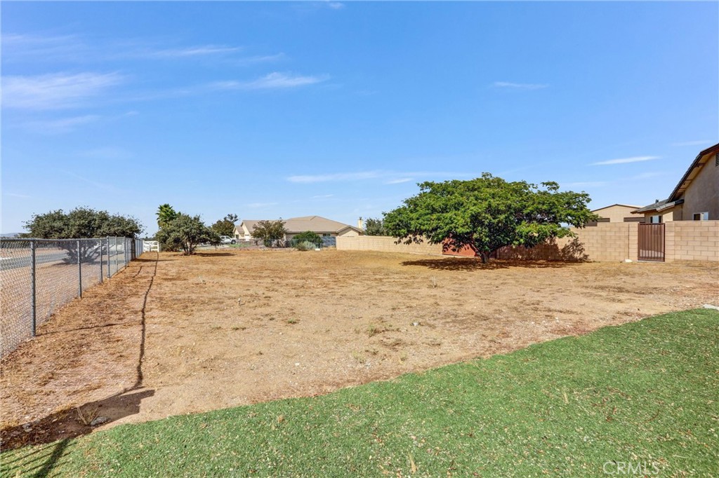 main property photo 28