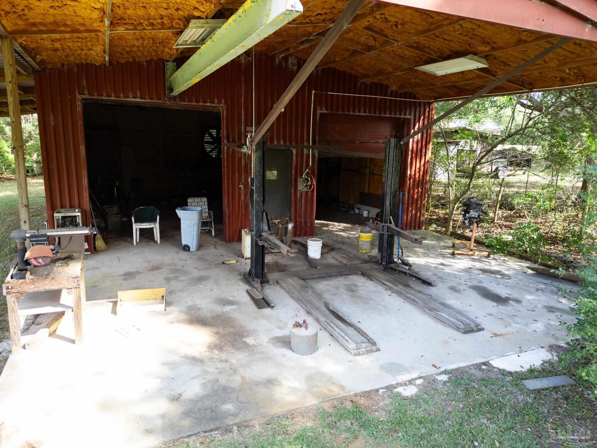 main property photo 28
