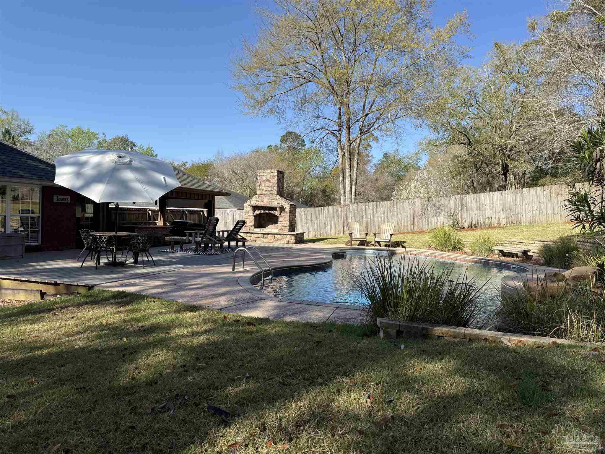 main property photo 18