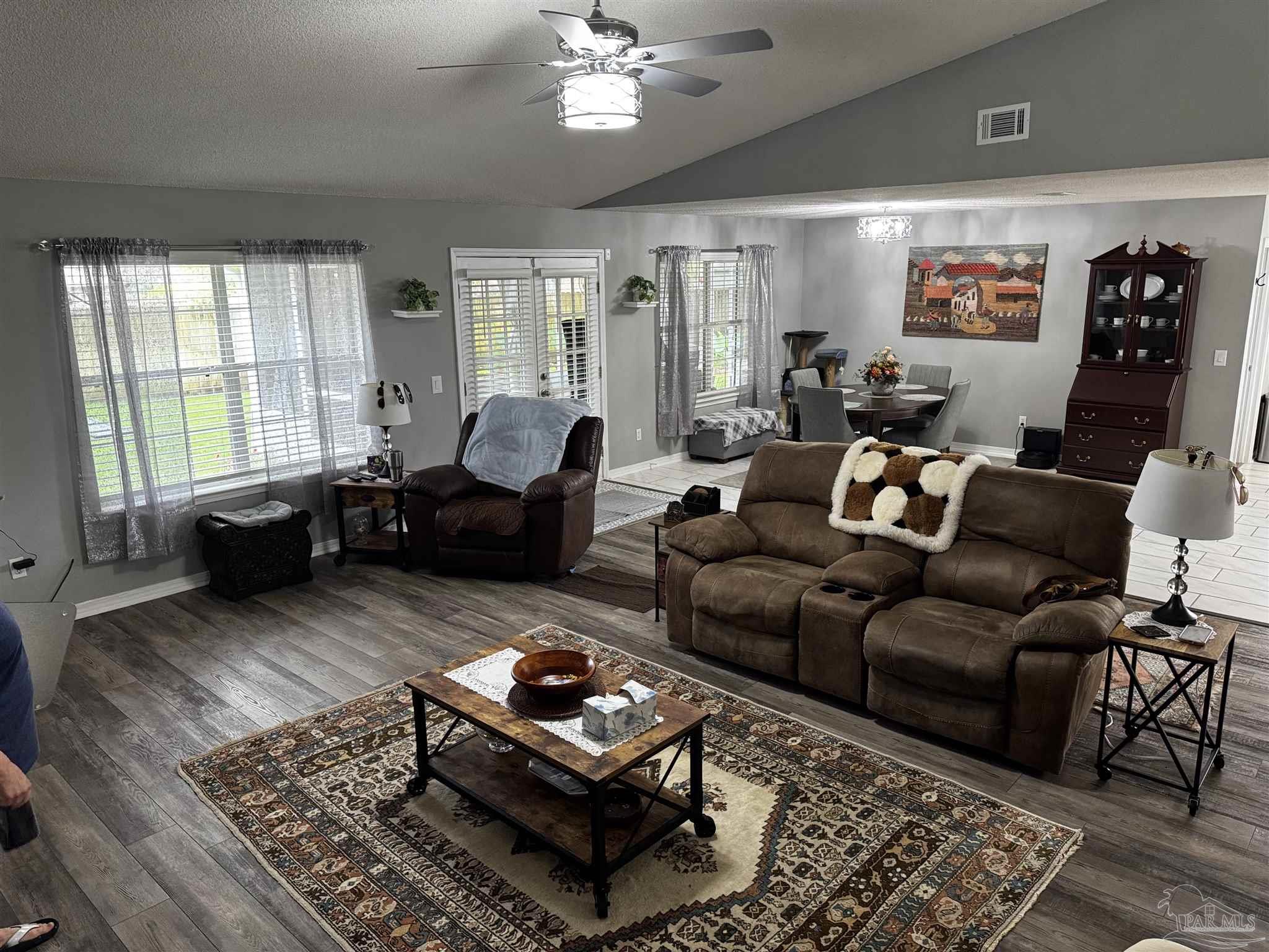 property viewer photo 7
