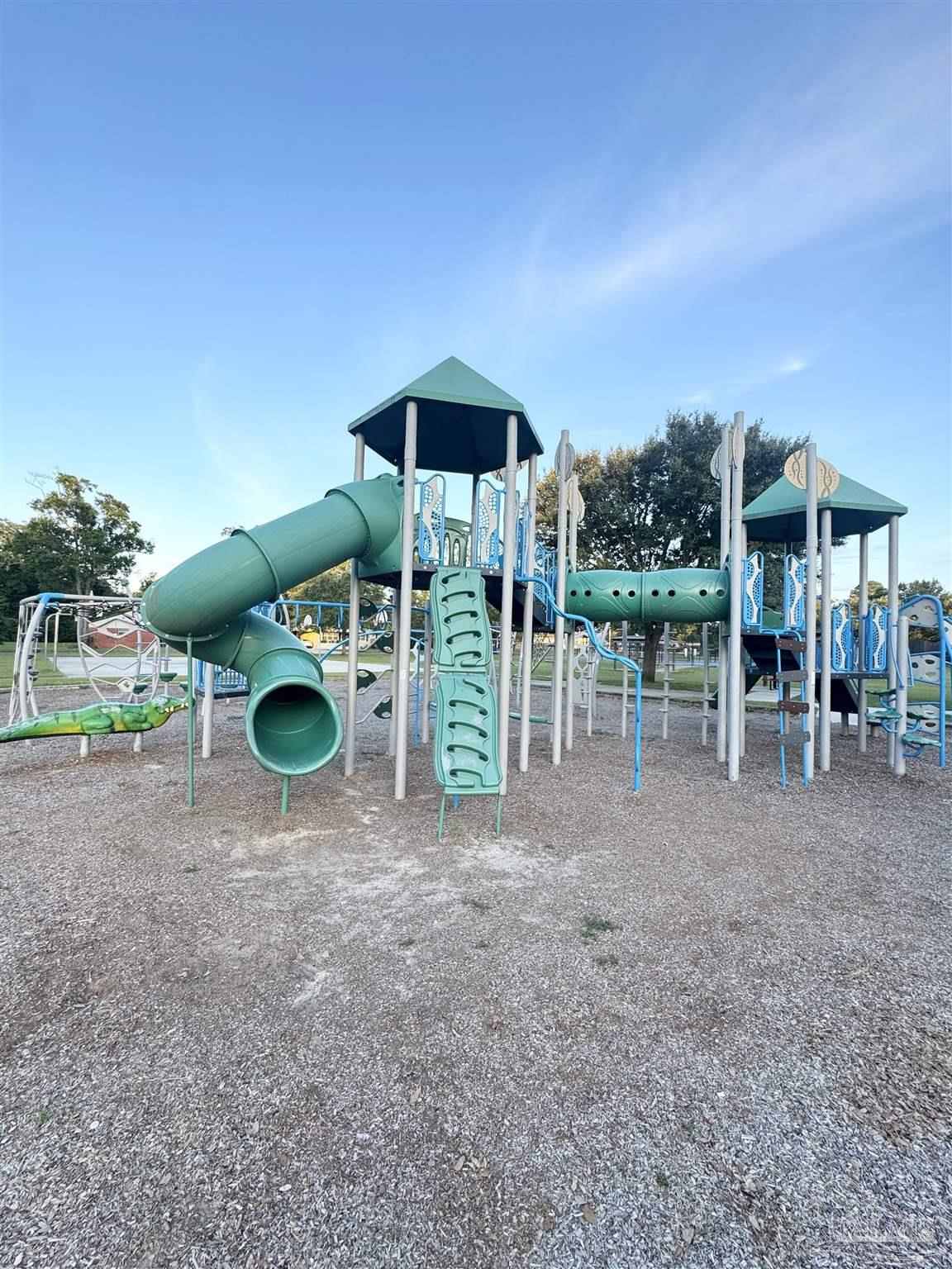 main property photo 40