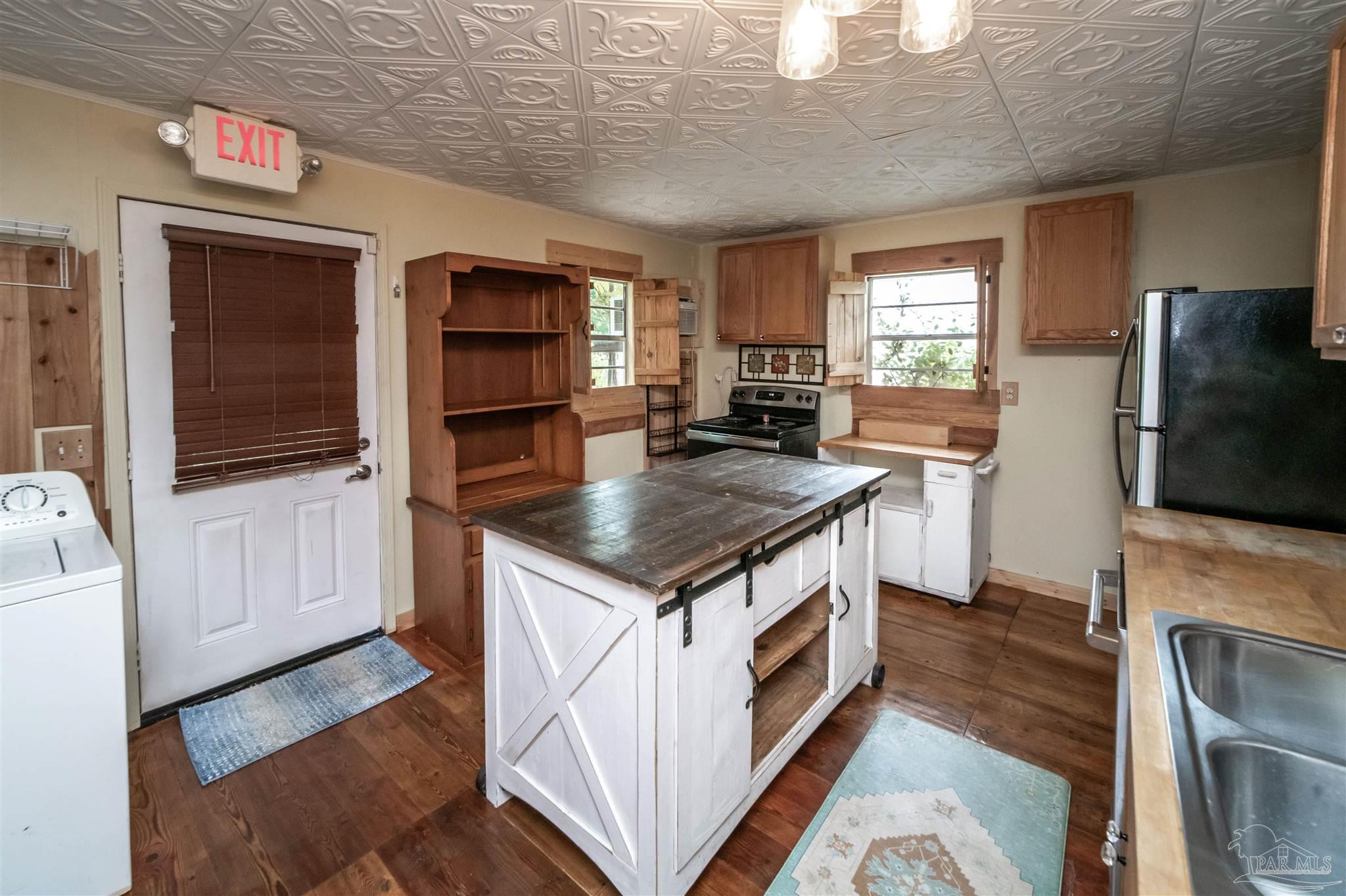 main property photo 8