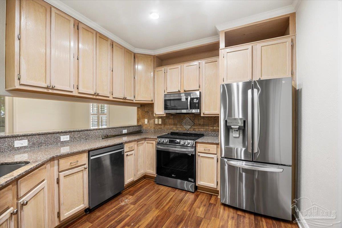 main property photo 10