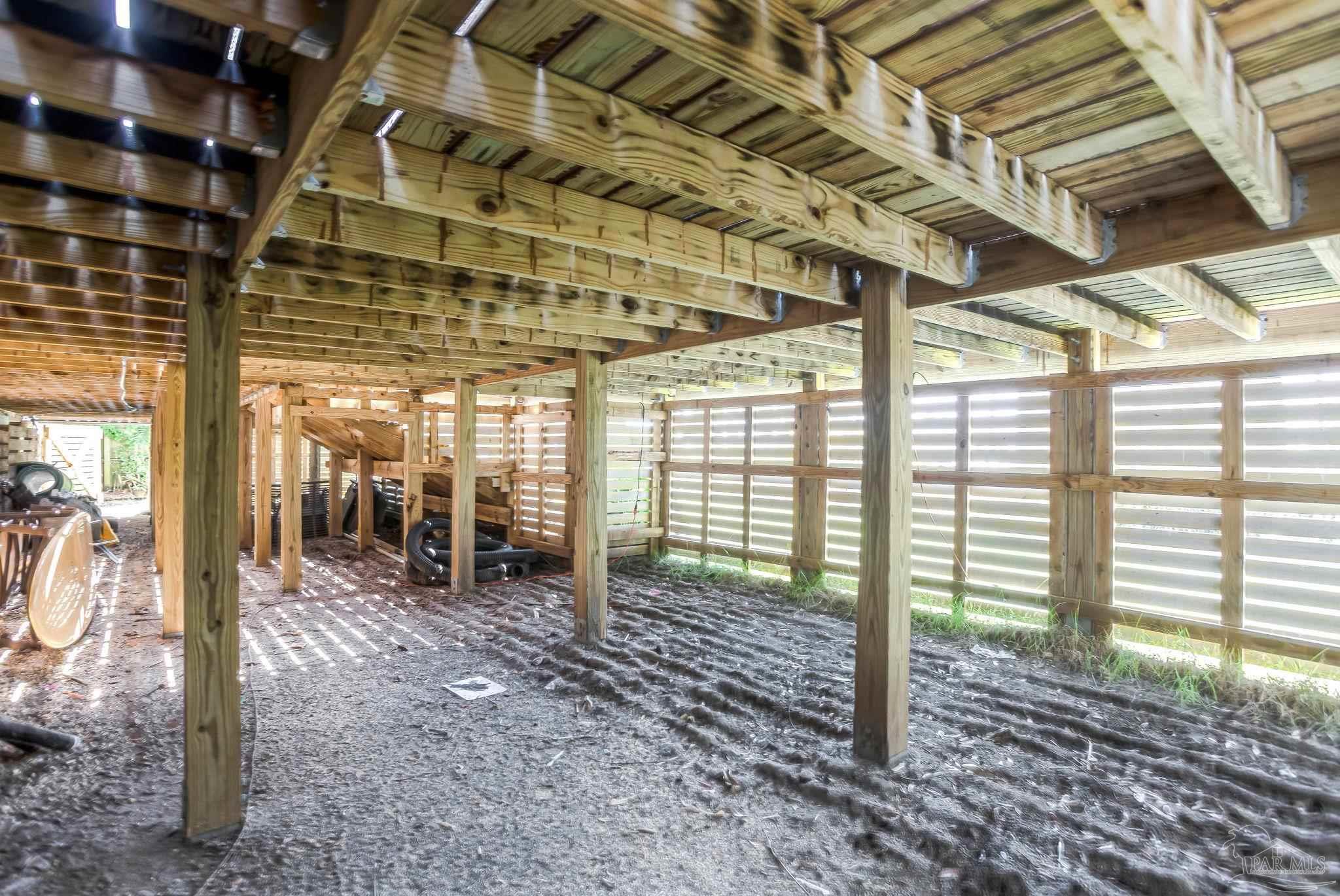 main property photo 40