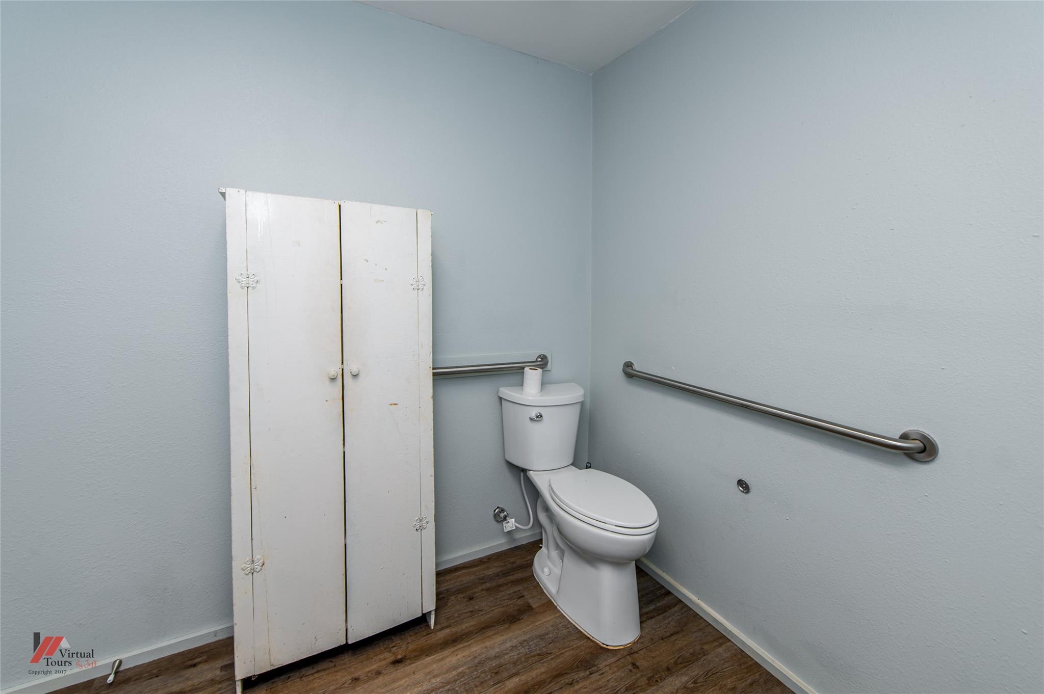 main property photo 13