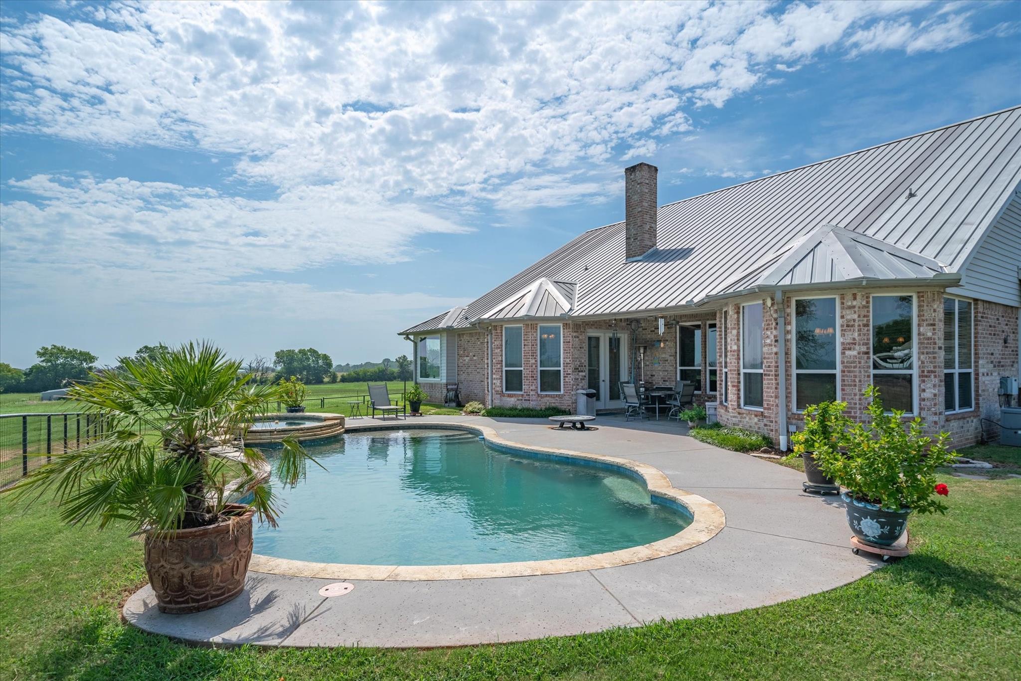 main property photo 26