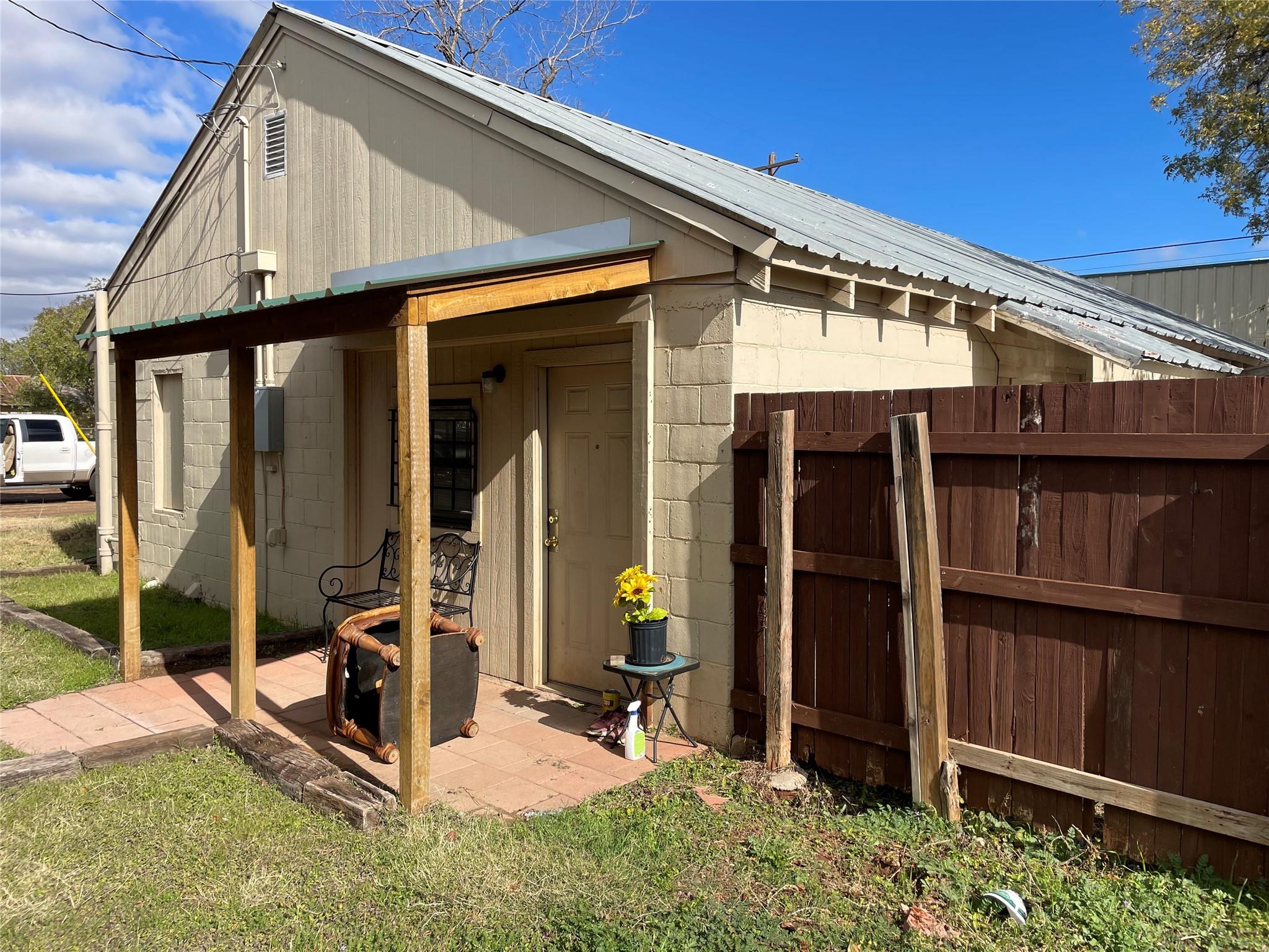 main property photo 3