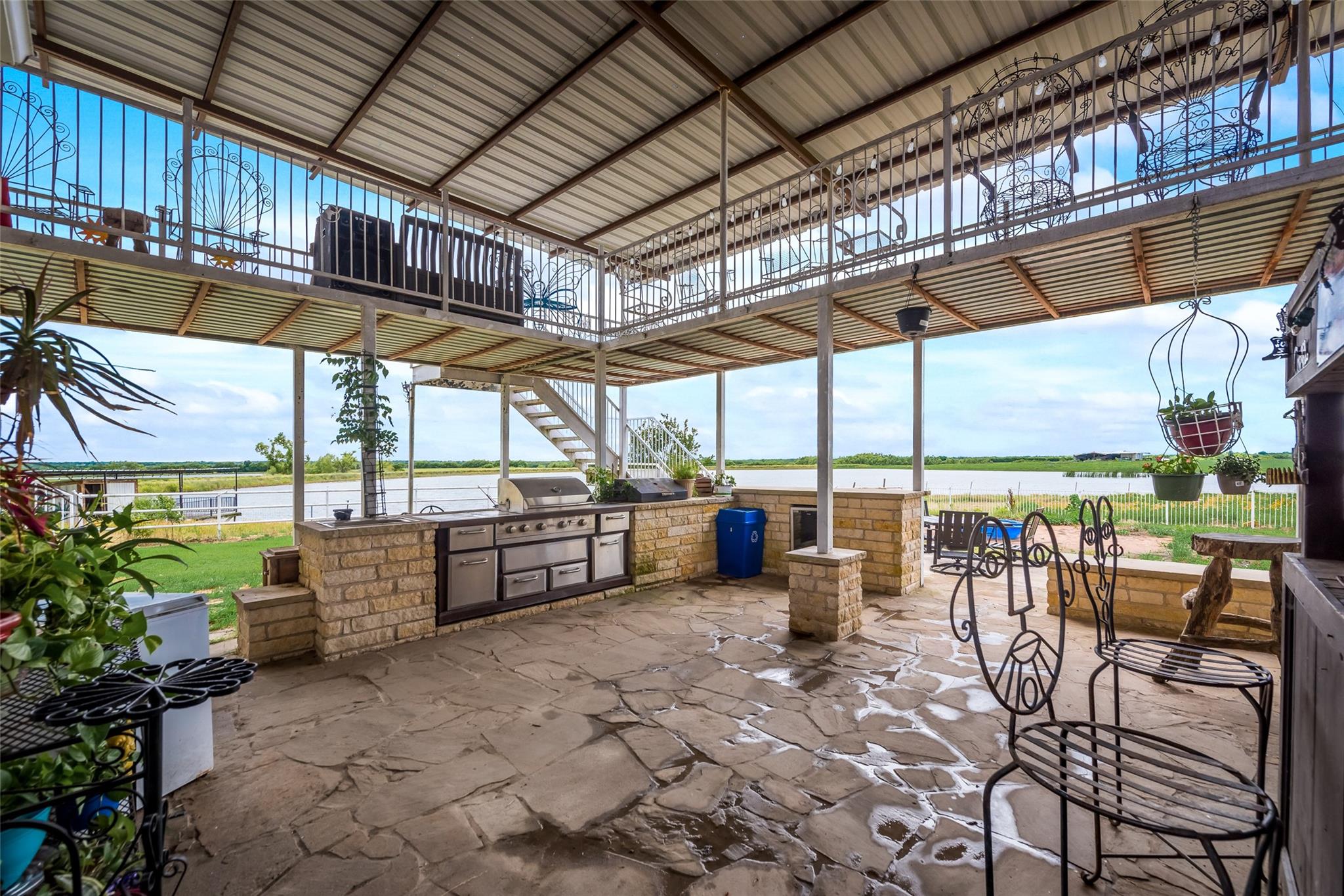 main property photo 31